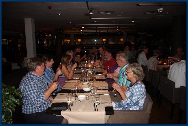 600x399 pixels (98K)